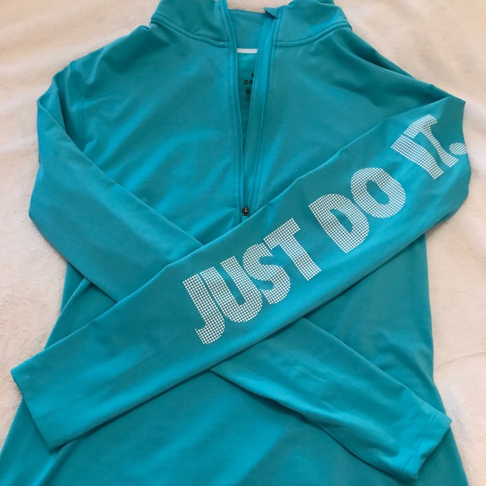 Nike top